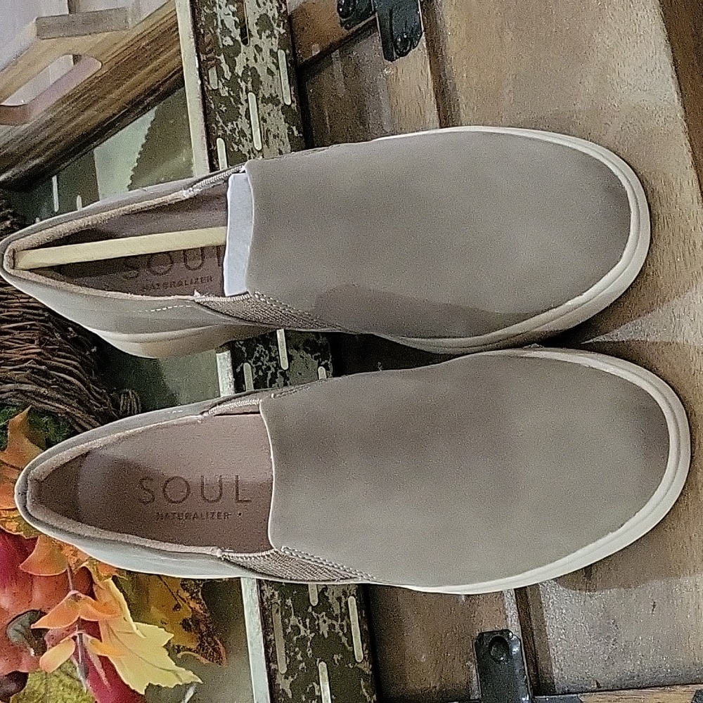 Soul by Naturalizer Lyrie, Mushroom Nubuck. Size 7